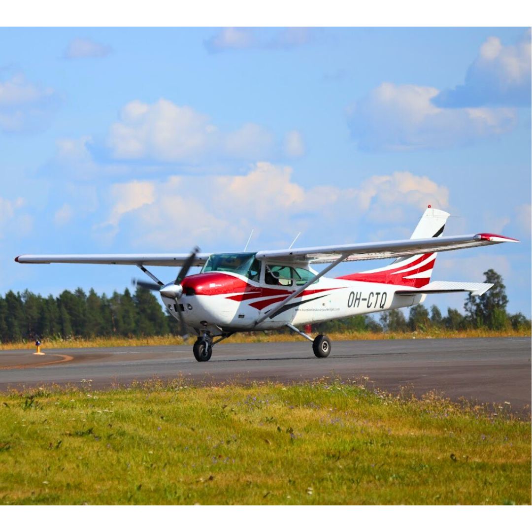 Cessna 182 OH-CTQ kiitotiellä